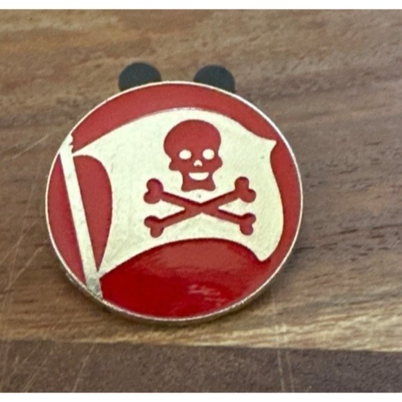 Disney Mickey Trading Pin Pirates Of The Caribbean Pirate Flag Red Silver Authen - Picture 1 of 5